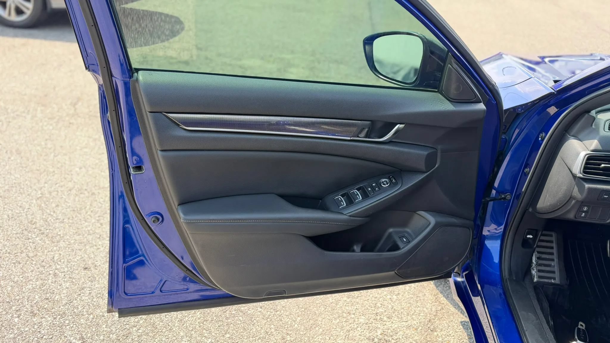 Used 2022 Honda Accord Sport image 9