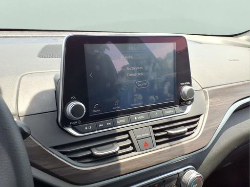 Used 2025 Nissan Altima 2.5 SV FWD image 7