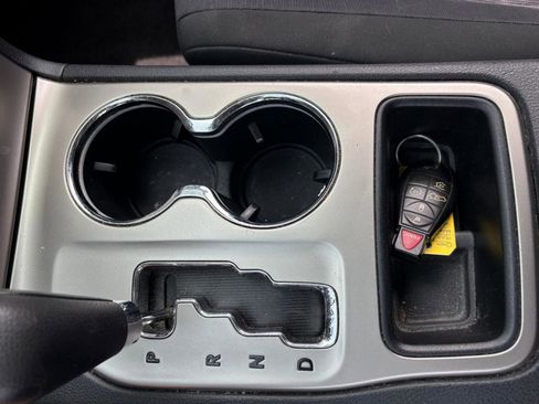 Used 2011 Jeep Grand Cherokee Laredo image 15