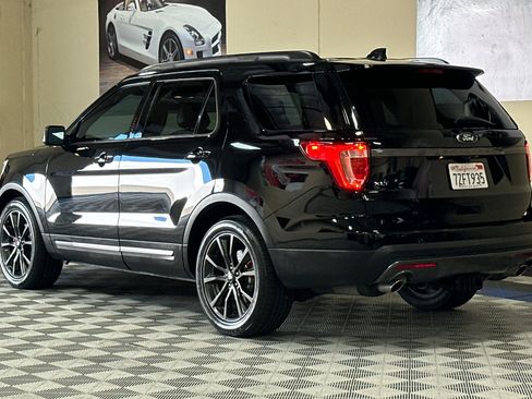 Used 2017 Ford Explorer XLT w/ Equipment Group 202A FWD image 6