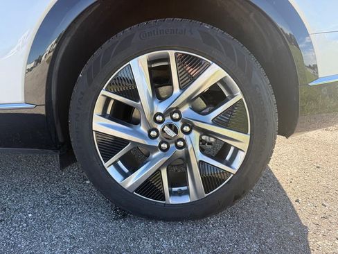 Certified 2025 Cadillac Optiq Luxury 2 w/ LPO, Floor Liner Package AWD/4WD image 15