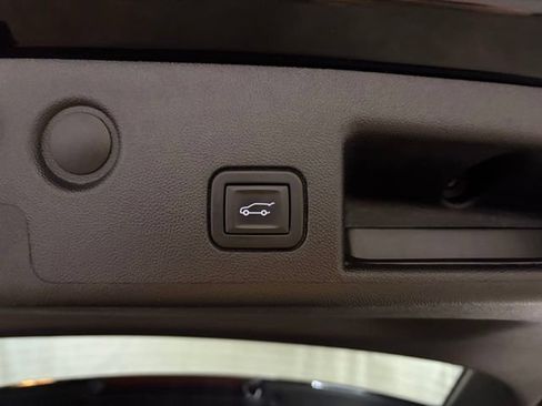 Used 2023 Chevrolet Equinox RS w/ LPO, Floor Liner Package AWD/4WD image 12