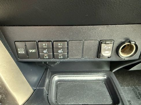 Used 2013 Toyota RAV4 Limited image 32