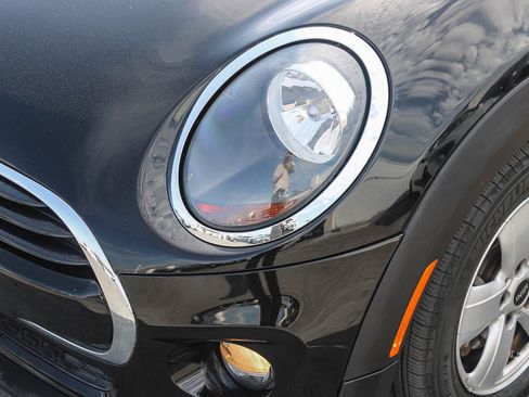 Used 2019 MINI Cooper 2-Door Hardtop image 5