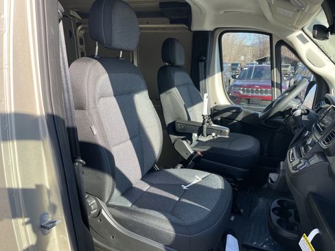 Used 2025 RAM ProMaster 2500 w/ Convenience Group image 19
