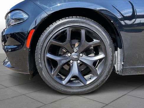 Used 2020 Dodge Charger SXT w/ Blacktop Package image 10