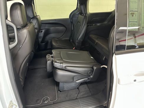 New 2026 Chrysler Pacifica Select image 38