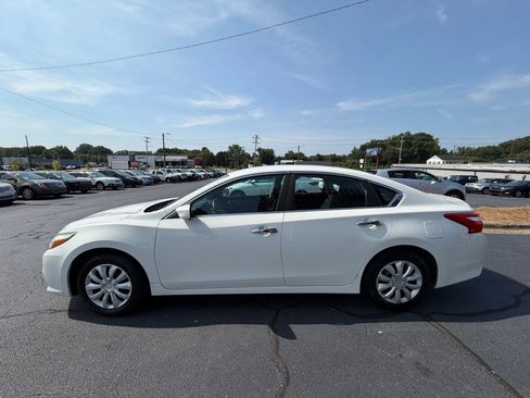Used 2016 Nissan Altima 2.5 S w/ Power Driver Seat Package FWD image 4