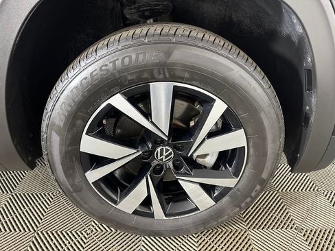 Used 2022 Volkswagen Atlas Cross Sport SE AWD/4WD image 31