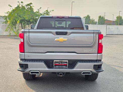 Used 2025 Chevrolet Silverado 1500 High Country w/ Technology Package AWD/4WD image 5
