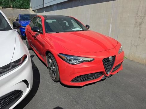 Used 2023 Alfa Romeo Giulia Veloce RWD image 2