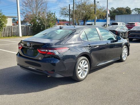 Used 2022 Toyota Camry LE image 6