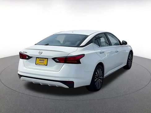 Used 2025 Nissan Altima 2.5 SV FWD image 15