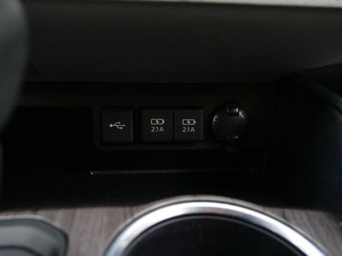Used 2021 Toyota Highlander Limited AWD/4WD image 16
