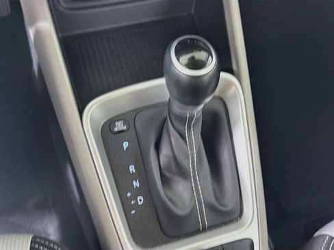 Used 2025 Hyundai Venue SEL FWD image 24