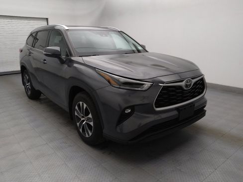 Used 2021 Toyota Highlander XLE image 13
