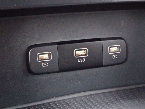 Used 2024 Kia Carnival LX image 23