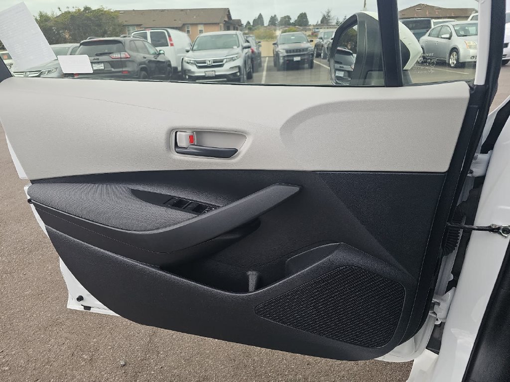 Used 2022 Toyota Corolla LE w/ Carpet Mat Package (TMS) FWD image 26