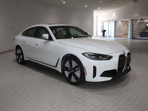 Certified 2023 BMW i4 eDrive35 image 9