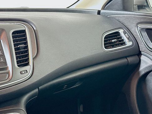 Used 2016 Chrysler 200 Limited image 22