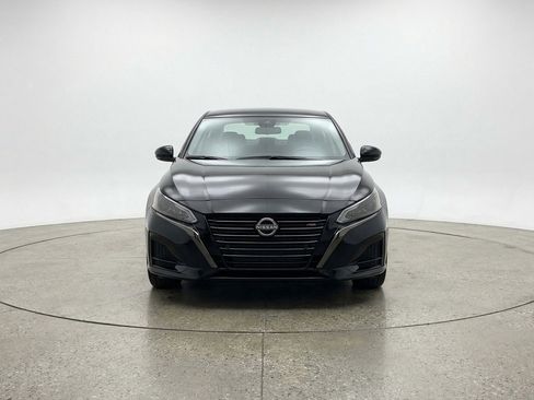 Used 2025 Nissan Altima 2.5 SV FWD image 2