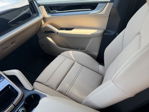 New 2026 Porsche Cayenne S AWD/4WD image 17