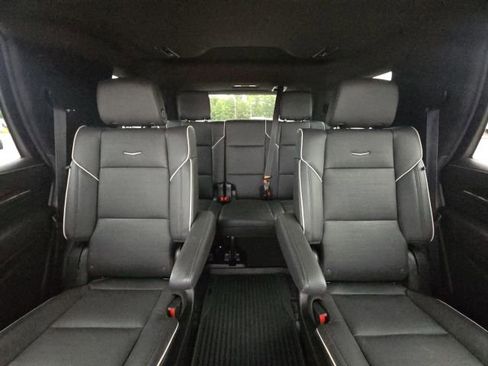 Used 2024 Cadillac Escalade Premium Luxury AWD/4WD image 19