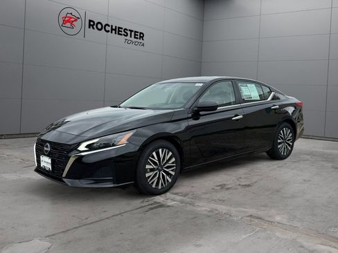 Used 2024 Nissan Altima 2.5 SV FWD image 7