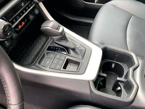 Used 2023 Toyota RAV4 XLE Premium image 17