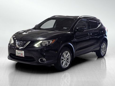Used 2018 Nissan Rogue Sport SV w/ SV Technology Package FWD image 3