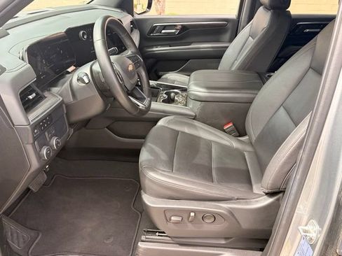 Used 2025 Chevrolet Tahoe LT RWD image 11