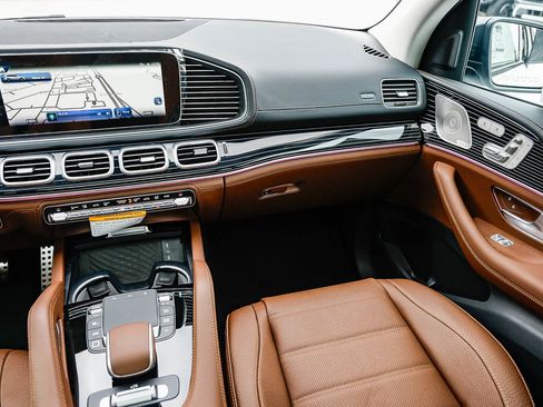 New 2026 Mercedes-Benz GLS 580 4MATIC image 15