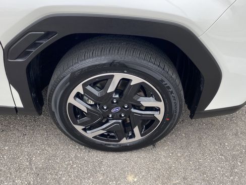 Used 2025 Subaru Forester Premium image 29