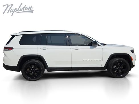 Used 2023 Jeep Grand Cherokee L Laredo AWD/4WD image 7