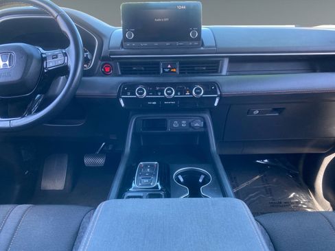 Used 2023 Honda Pilot Sport image 11