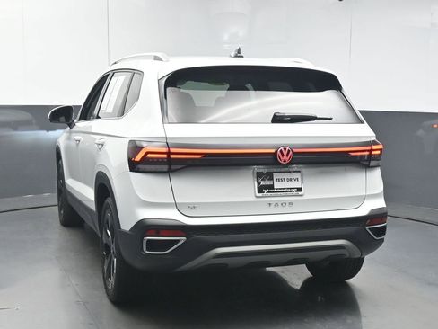 Used 2025 Volkswagen Taos SE image 6
