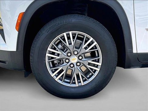 Used 2024 Chevrolet Traverse LT FWD image 10