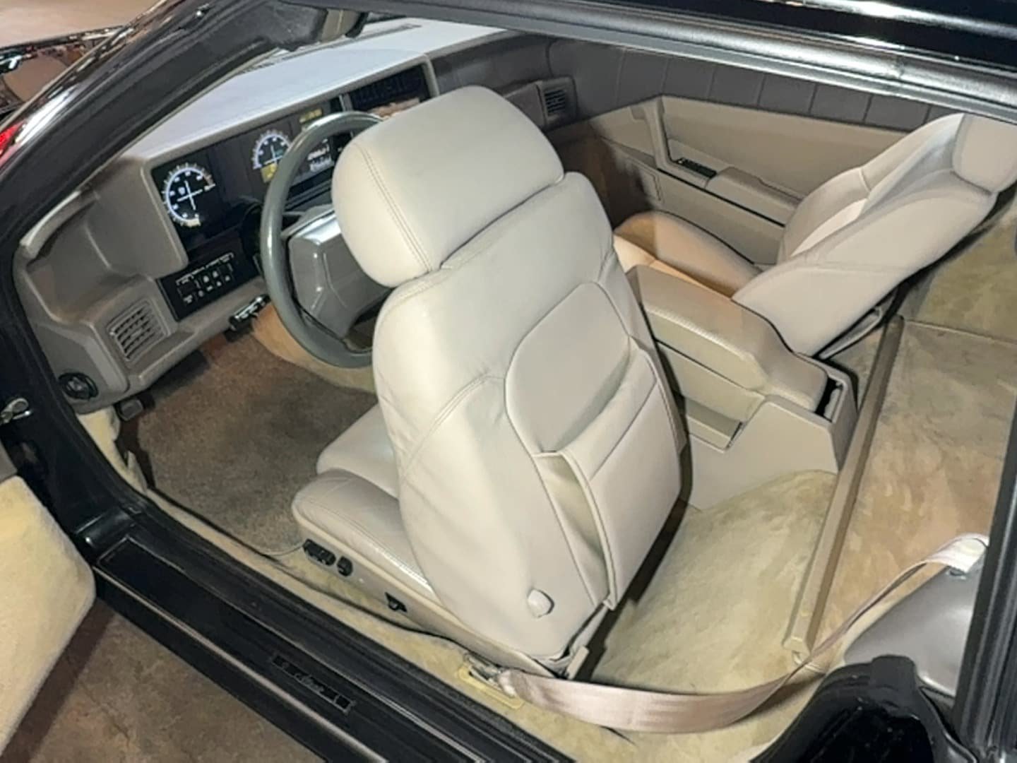 Used 1993 Cadillac Allante FWD image 54
