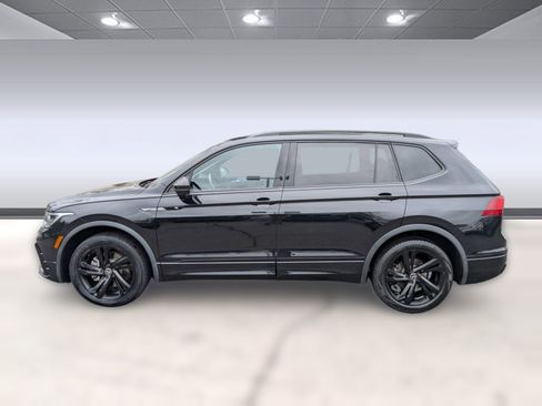 Used 2023 Volkswagen Tiguan SE R-Line image 2