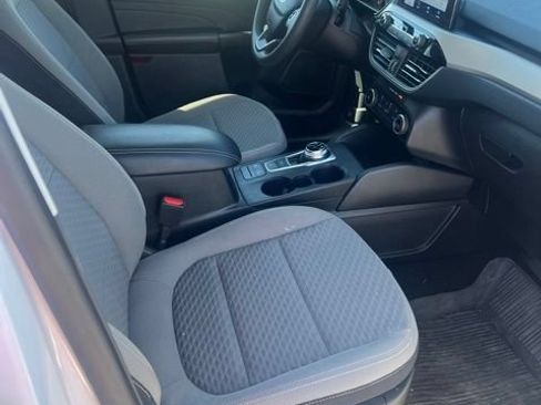 Used 2022 Ford Escape SE FWD image 6