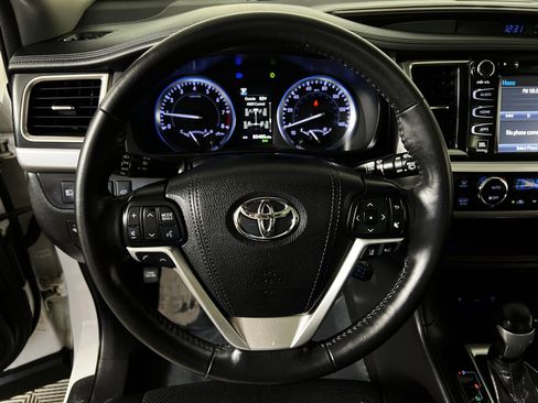Used 2018 Toyota Highlander Limited Platinum AWD/4WD image 16
