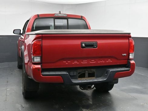 Used 2016 Toyota Tacoma TRD Off-Road image 6