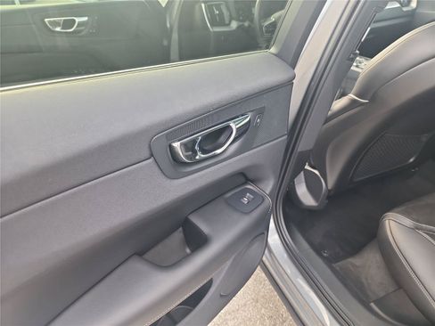 Used 2018 Volvo XC60 T5 R-Design w/ Convenience Package AWD/4WD image 16