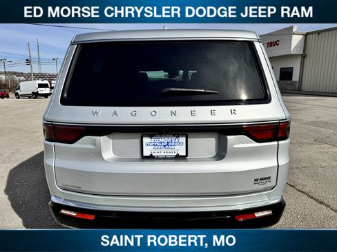Used 2023 Jeep Wagoneer 4WD image 3