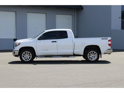 Used 2018 Toyota Tundra SR5 w/ SR5 Upgrade Package RWD image 2