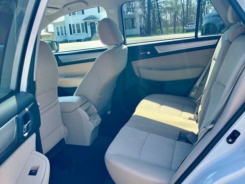 Used 2018 Subaru Outback 2.5i Premium image 15