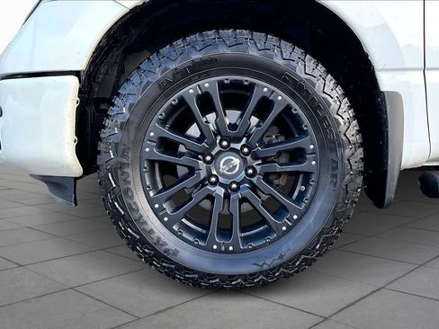 Used 2019 Nissan Titan SV w/ SV Convenience Package image 10