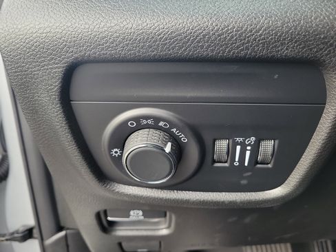 Used 2023 Jeep Grand Cherokee Altitude image 23