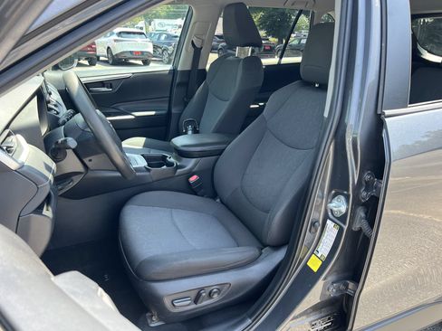 Used 2021 Toyota RAV4 XLE FWD image 14