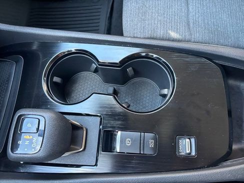 Used 2022 Nissan Rogue SV image 35